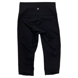 Lululemon Black 1/2 Tight/ Capri Length Size 6